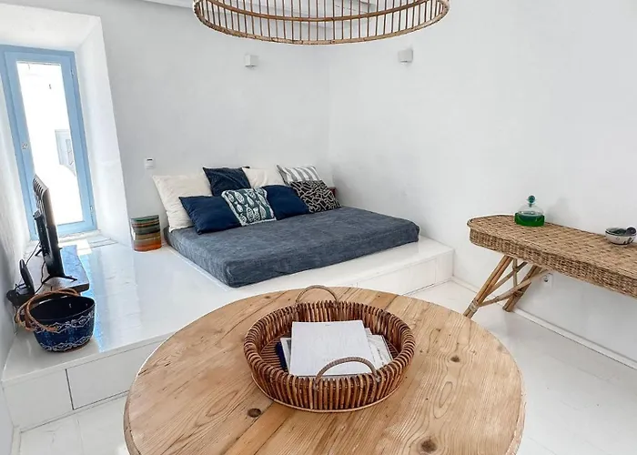 Brunella Paros Nausa