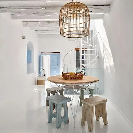 Brunella Paros * Naousa (Paros)