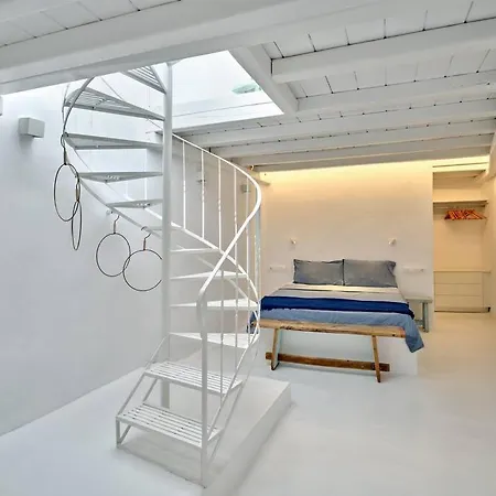 Brunella Paros * Naousa (Paros)