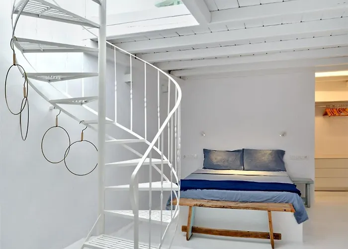 Brunella Paros Naousa