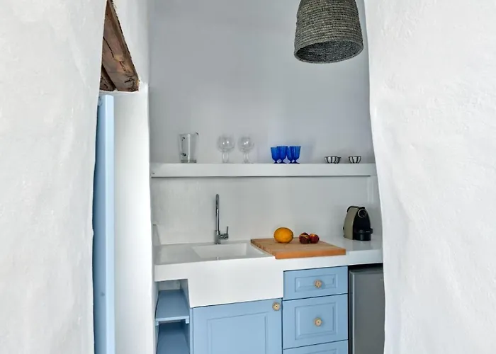 Brunella Paros * נאוסה