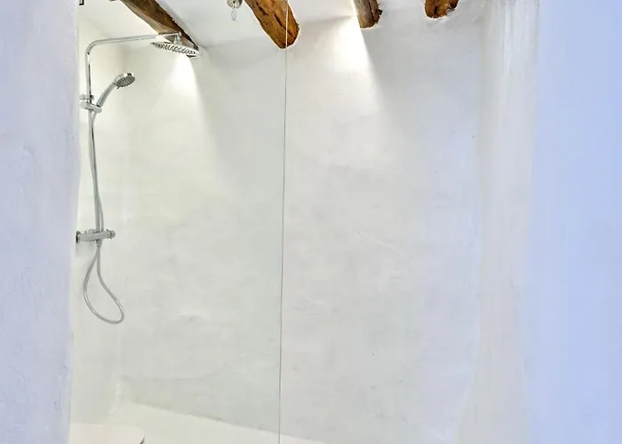 Brunella Paros * נאוסה