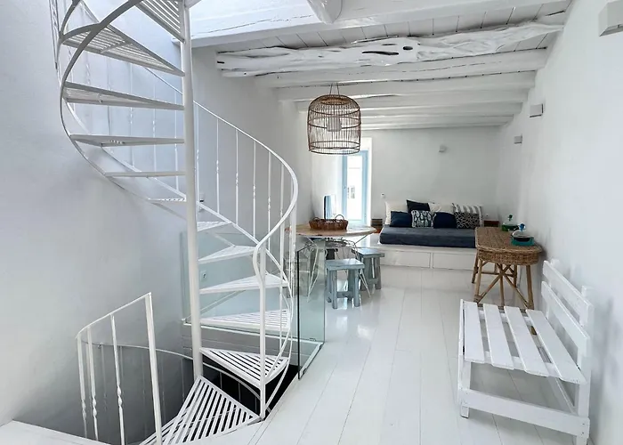 Brunella Paros Casa de Férias Naousa